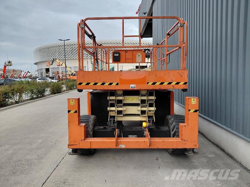 JLG 330LRT Käärtõstukid