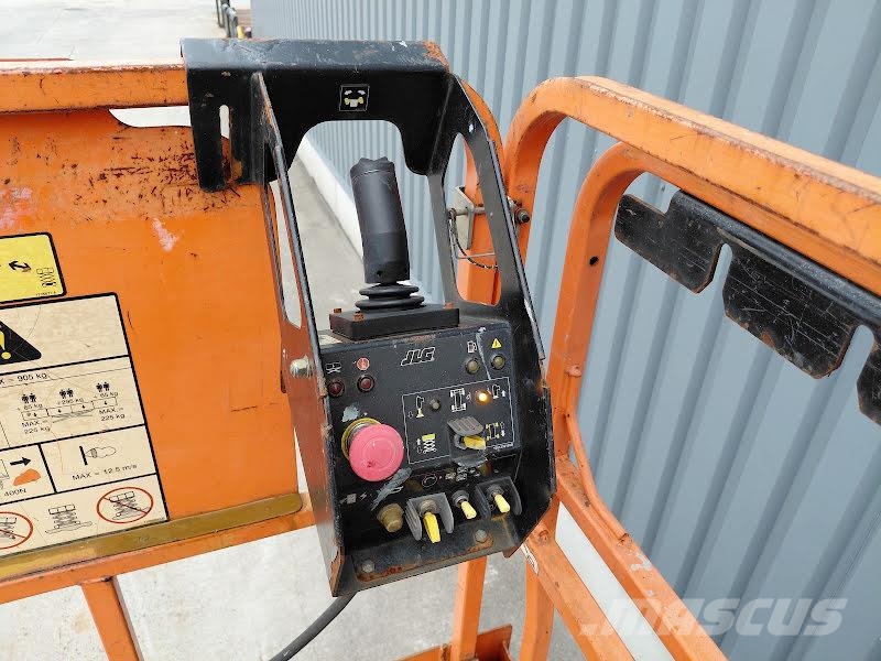 JLG 330LRT Käärtõstukid
