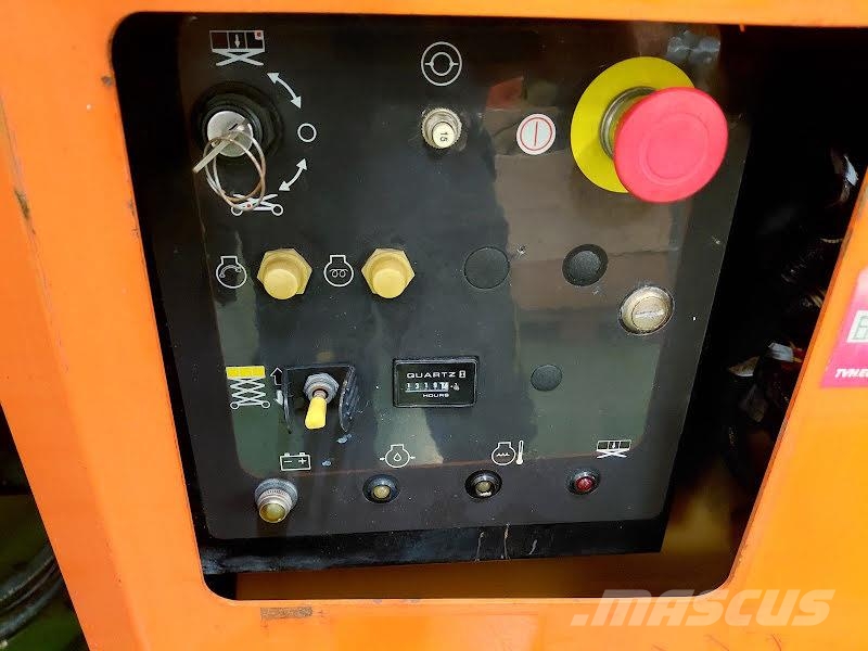 JLG 330LRT Käärtõstukid
