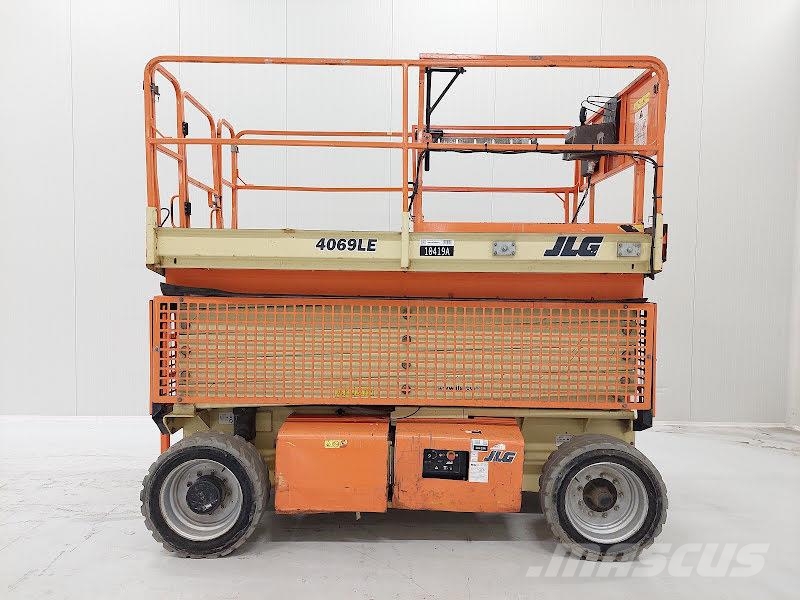 JLG 4069LE رافعات مقصية الشكل