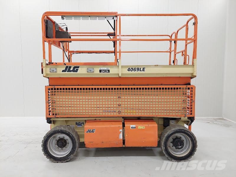 JLG 4069LE رافعات مقصية الشكل