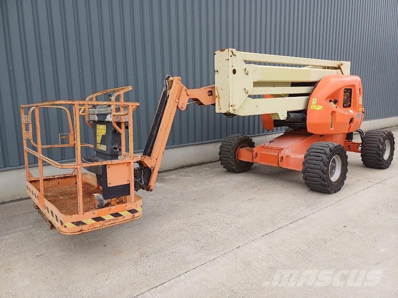 JLG 450AJ Iseliikuvad poomtõstukid