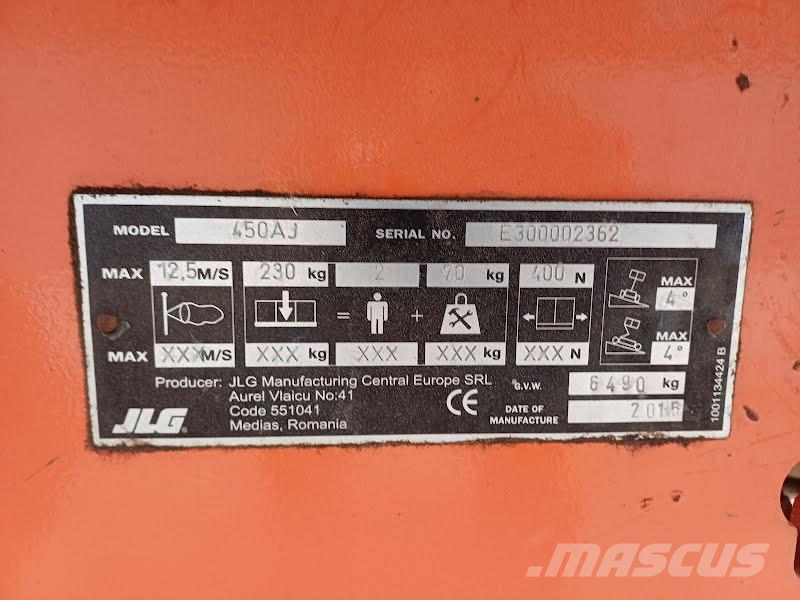 JLG 450AJ Iseliikuvad poomtõstukid