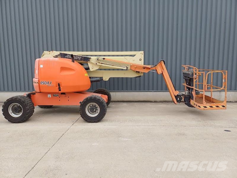 JLG 450AJ Iseliikuvad poomtõstukid