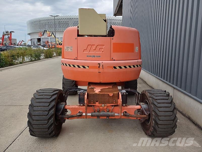 JLG 450AJ Iseliikuvad poomtõstukid