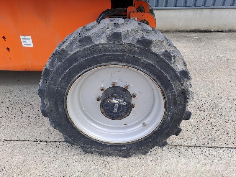 JLG 660SJ 견인식 전동이동 리프트