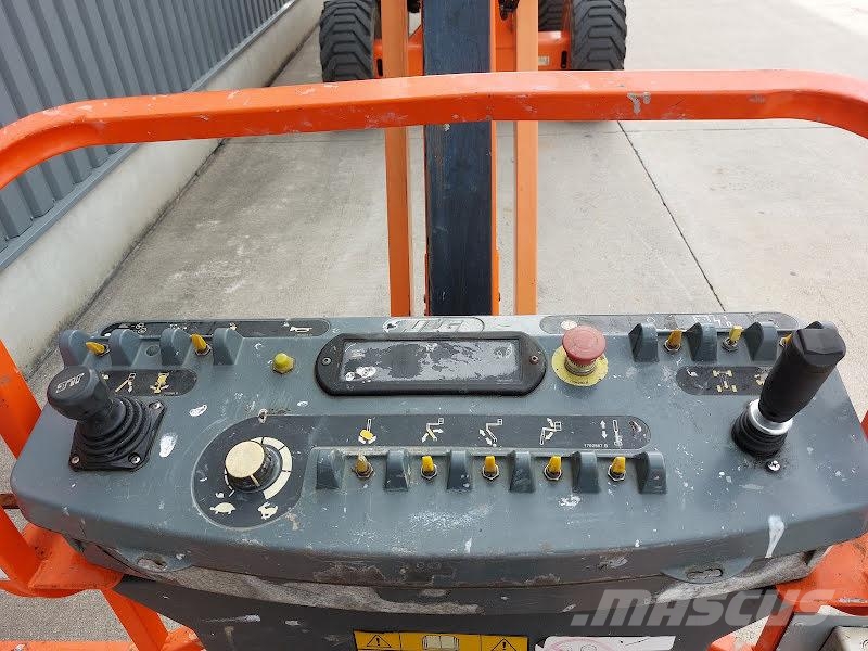 JLG 800AJ 관절형 전동이동 리프트
