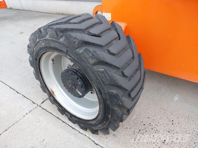 JLG 800AJ 관절형 전동이동 리프트