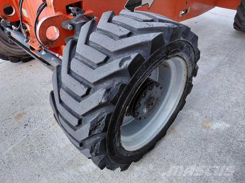 JLG 800AJ Strēles pacēlāji