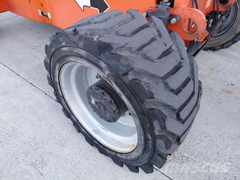 JLG 800AJ Strēles pacēlāji