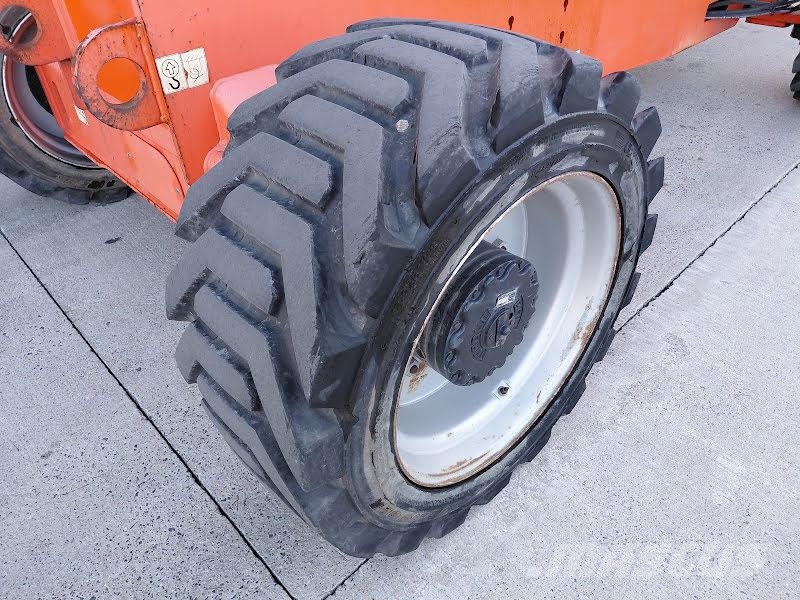 JLG 800AJ Strēles pacēlāji