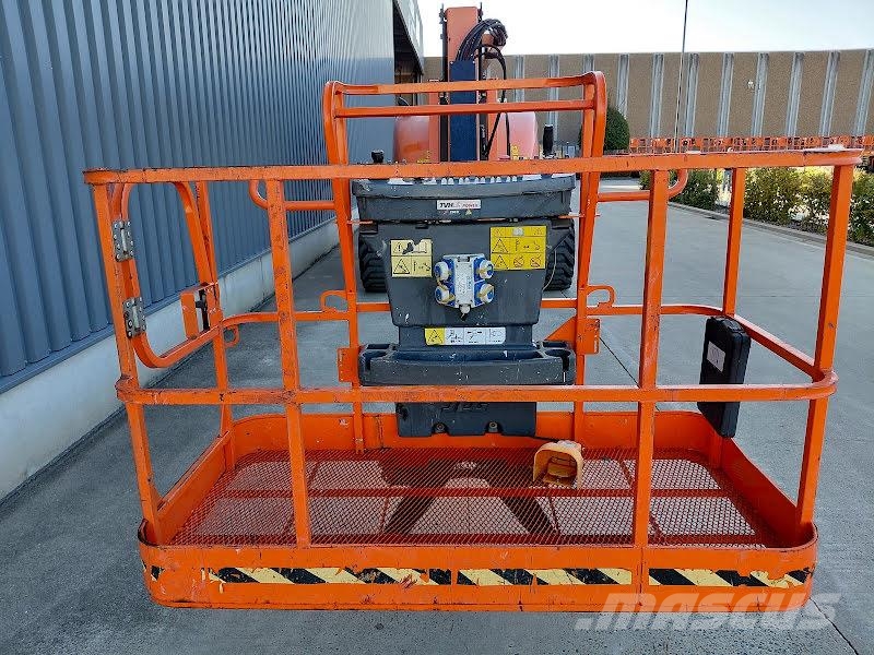 JLG 800AJ Strēles pacēlāji