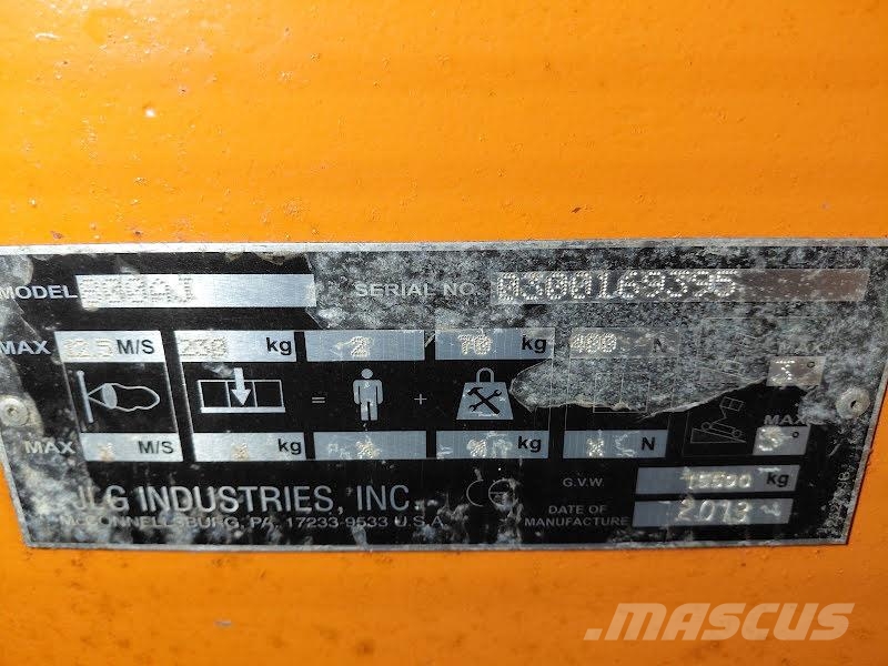JLG 800AJ Iseliikuvad poomtõstukid