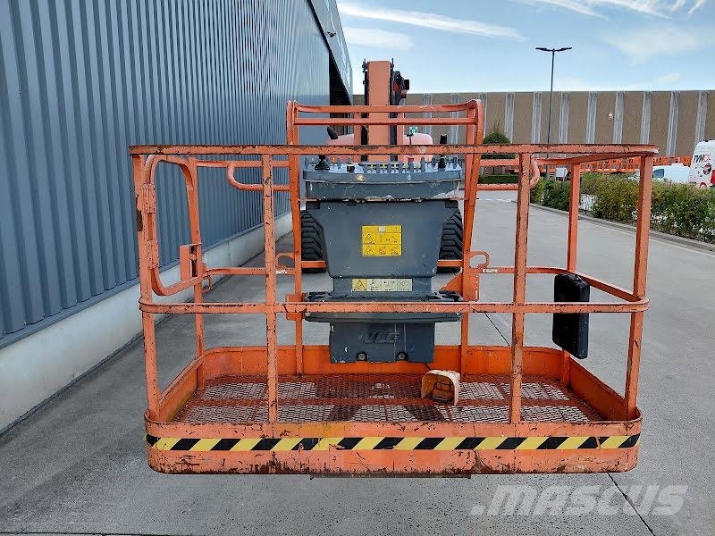 JLG 800AJ Iseliikuvad poomtõstukid