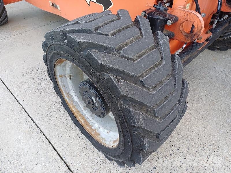 JLG 800AJ Strēles pacēlāji