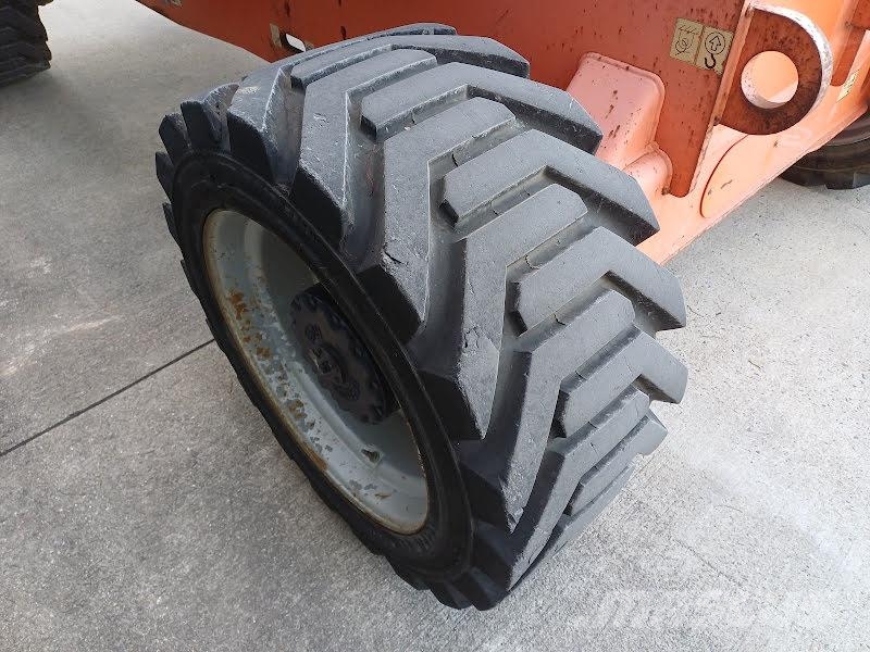 JLG 800AJ Strēles pacēlāji