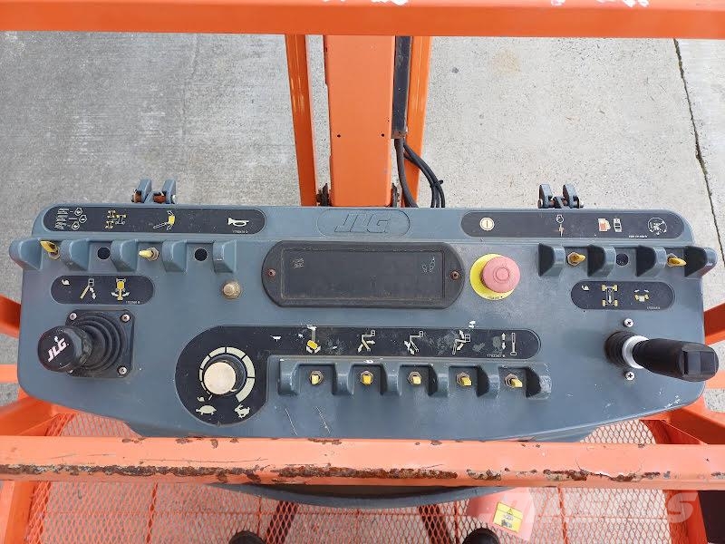 JLG 800AJ Strēles pacēlāji