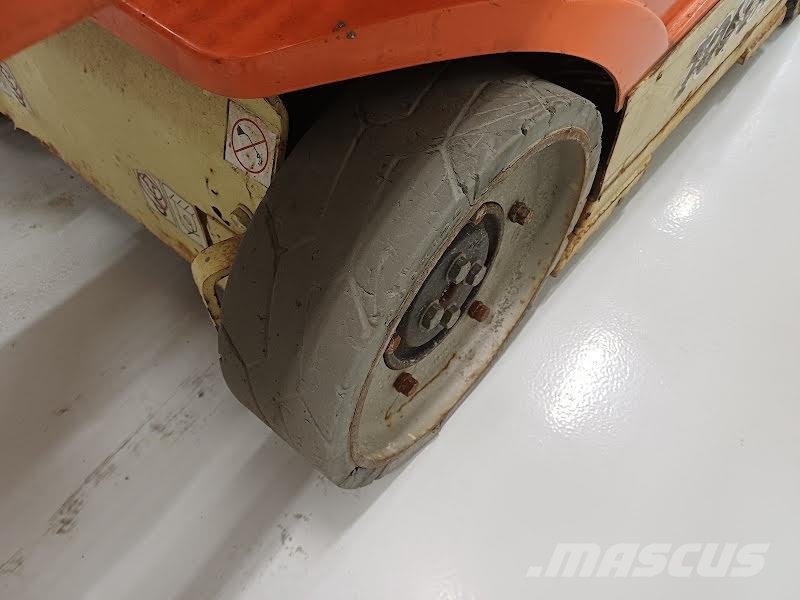 JLG TOUCAN 8E Vertikaalsed mast tõstukid