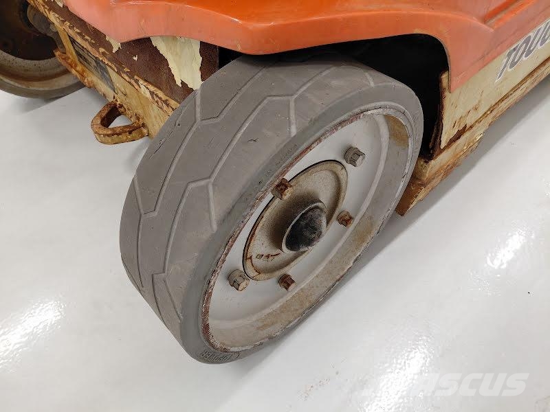 JLG TOUCAN 8E Vertikālie pacēlāji