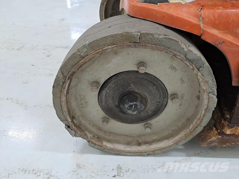 JLG TOUCAN 8E رافعات السارية الرأسية
