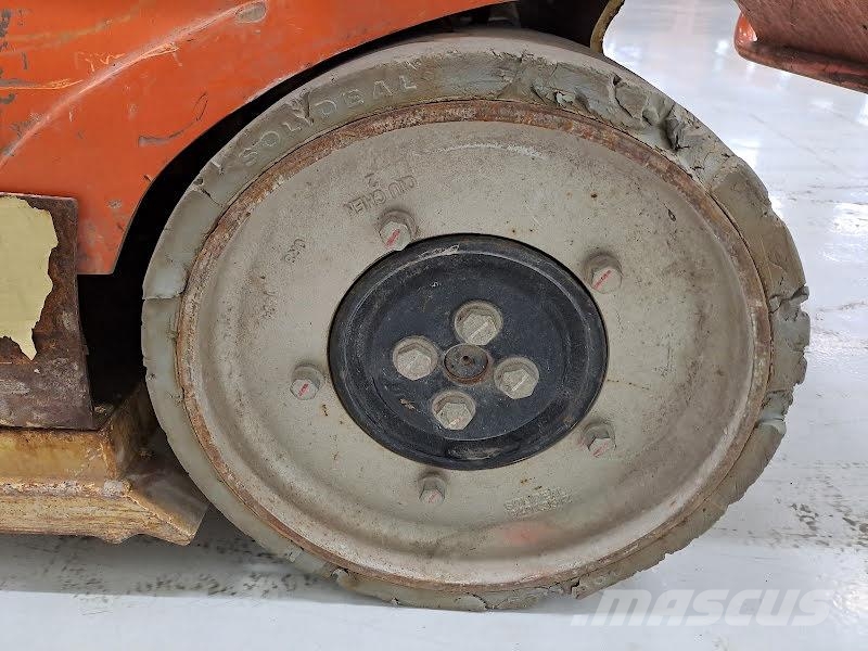 JLG TOUCAN 8E رافعات السارية الرأسية