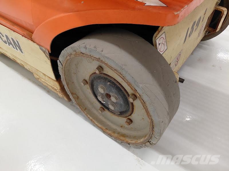JLG TOUCAN 8E رافعات السارية الرأسية