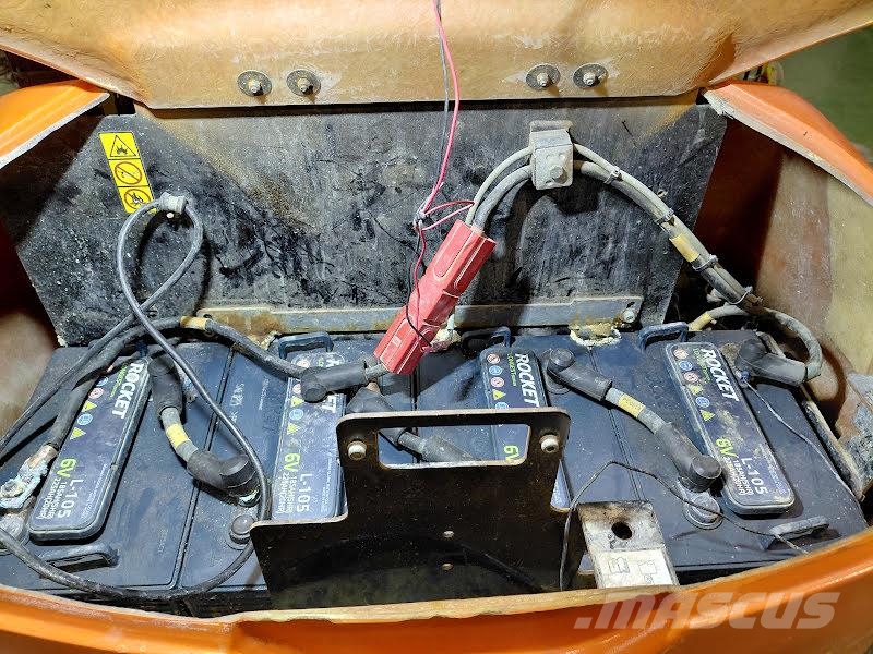 JLG TOUCAN 8E Vertikālie pacēlāji