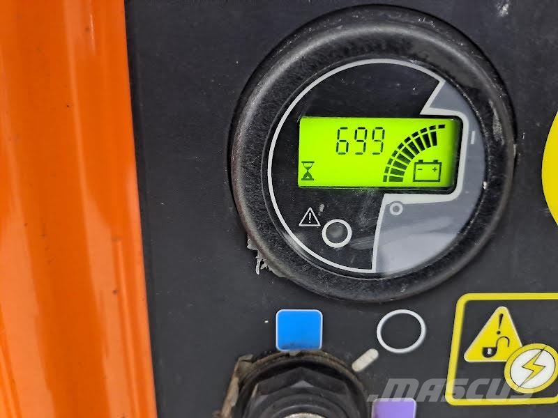 JLG TOUCAN 8E رافعات السارية الرأسية