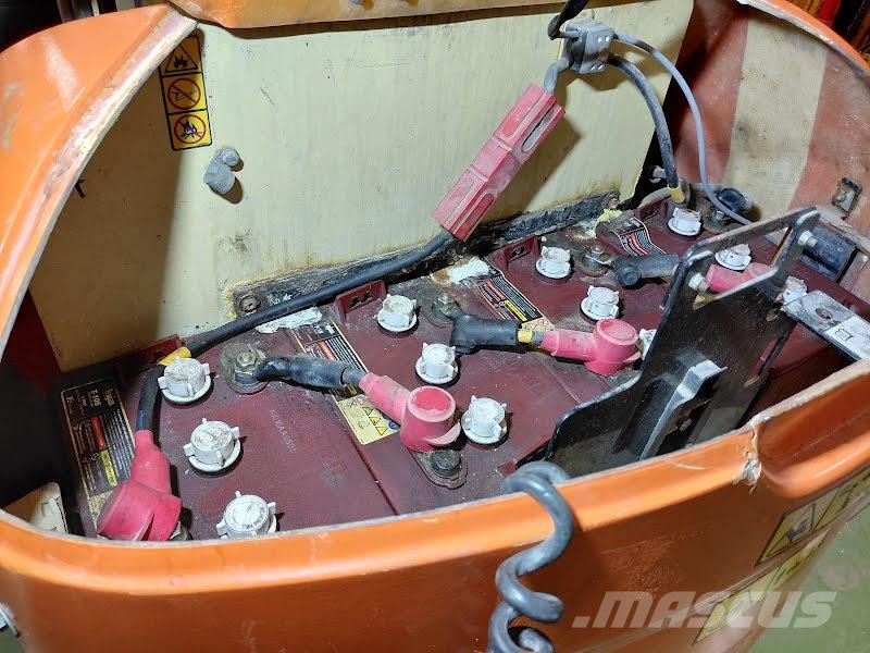 JLG TOUCAN 8E رافعات السارية الرأسية