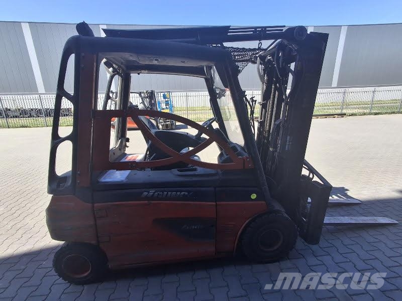 Linde E30L Electric forklifts