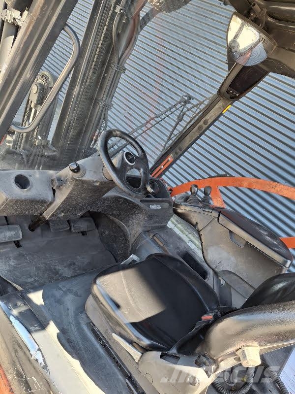 Linde E30L Electric forklifts