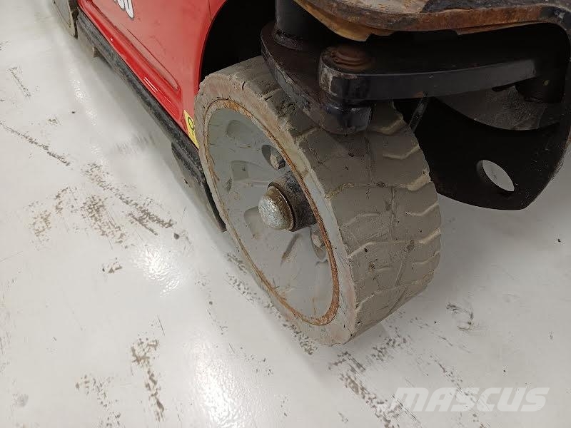 Manitou 100VJR Vertical mast lifts