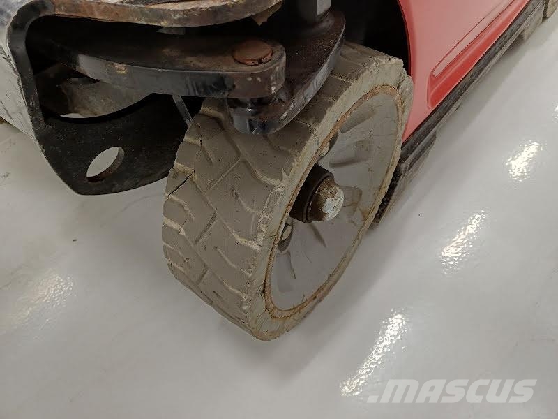 Manitou 100VJR Vertical mast lifts