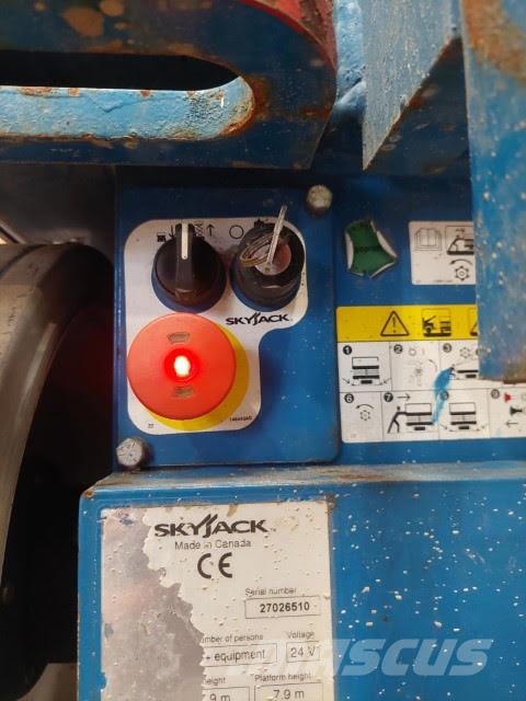 SkyJack SJIII 3226 가위형 리프트