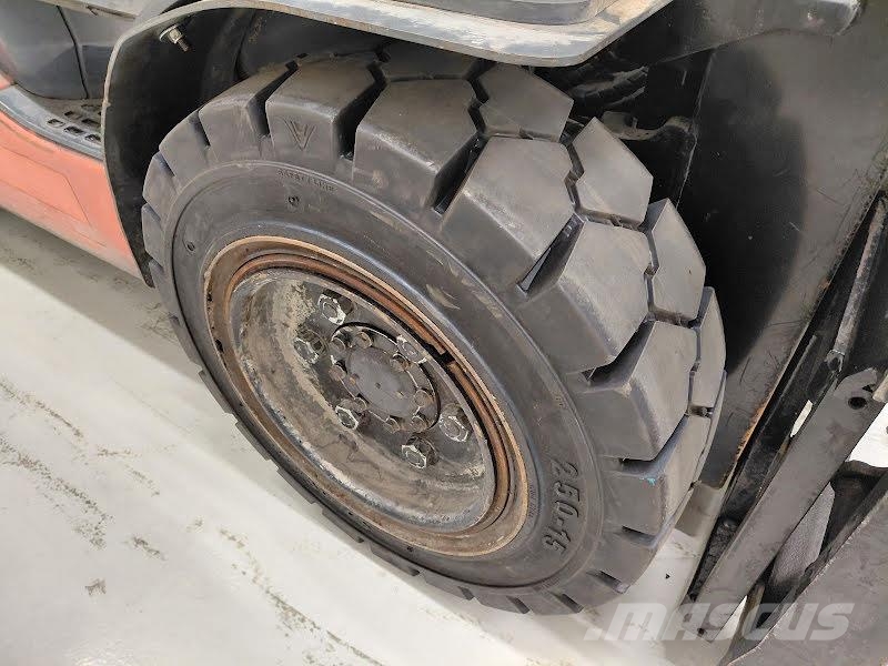 Toyota 02-8FDJF35 شاحنات الديزل