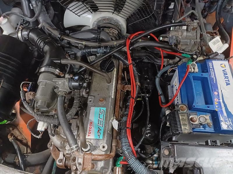 Toyota 02-8FGF25 Газовые погрузчики