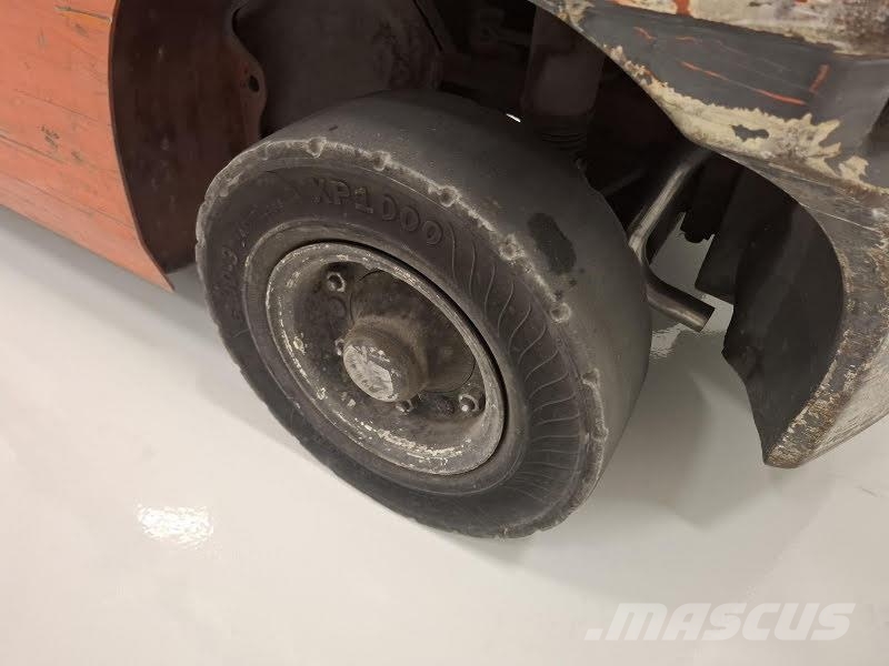 Toyota 02-8FGF25 Камиони с АГУ