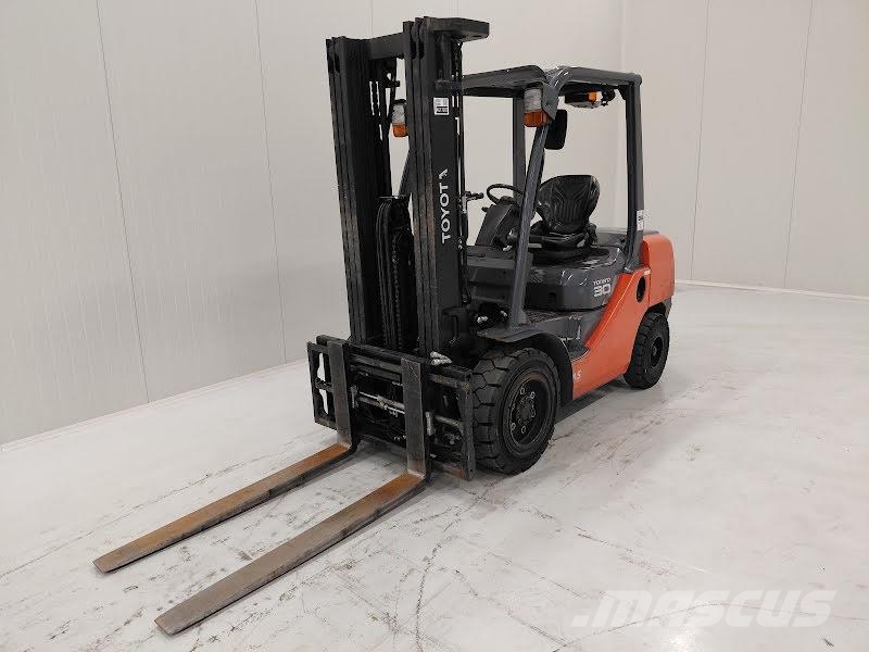 Toyota 02-8FDF30 Дизельные погрузчики