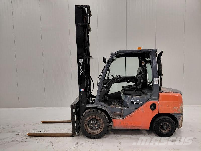 Toyota 02-8FDJF35 شاحنات الديزل