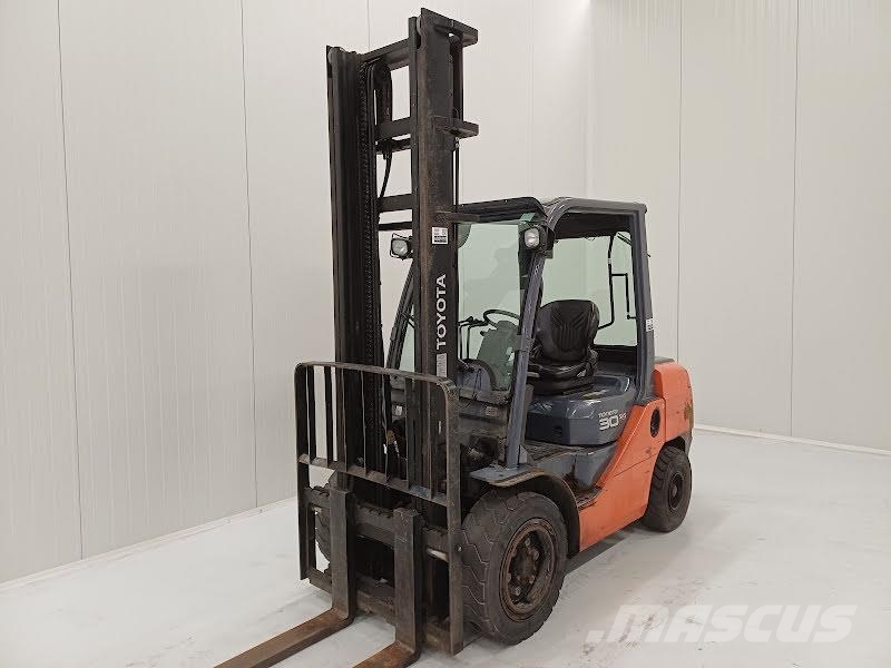 Toyota 02-8FDF30 Дизельные погрузчики