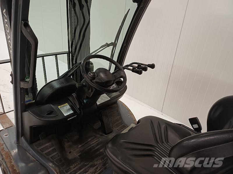 Toyota 02-8FDF30 Дизельные погрузчики