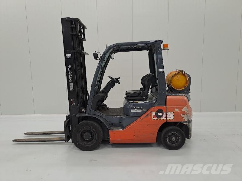 Toyota 02-8FGF25 Камиони с АГУ
