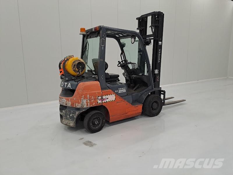 Toyota 02-8FGF25 Камиони с АГУ