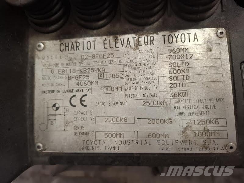 Toyota 02-8FGF25 Камиони с АГУ
