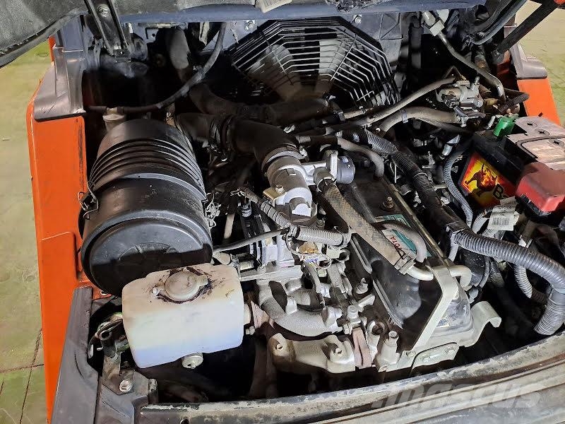 Toyota 02-8FGF25 Камиони с АГУ