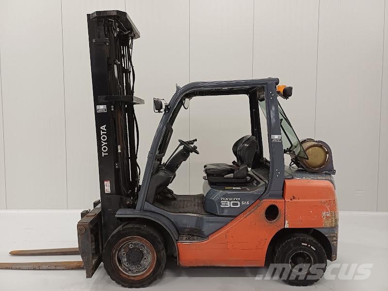 Toyota 02-8FGF30 Gaasitõstukid