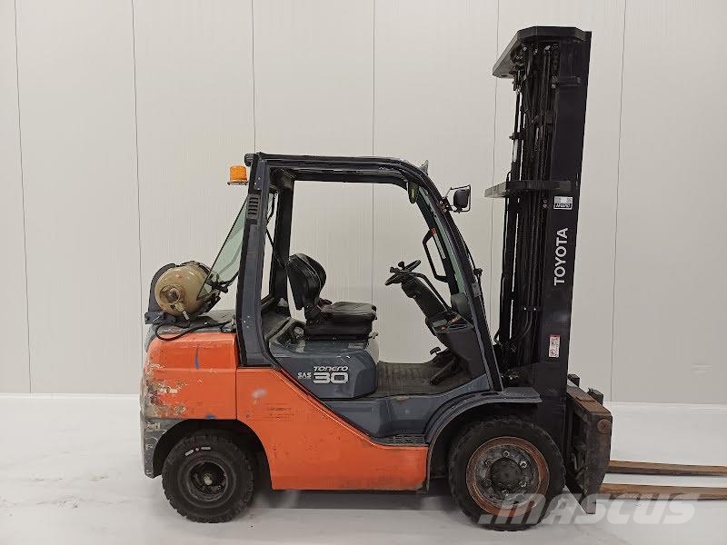 Toyota 02-8FGF30 Gaasitõstukid