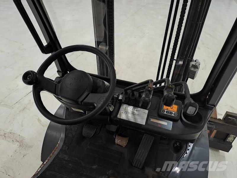 Toyota 02-8FGF25 LPG vozíky