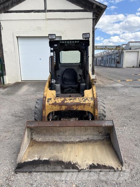 CAT 216B Mini iekrāvēji