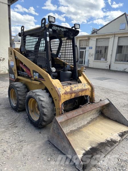 CAT 216B Mini iekrāvēji